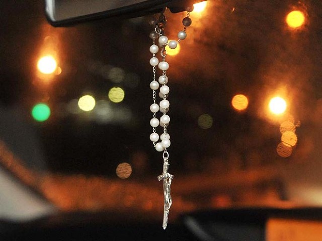 Ando de táxi na cidade de São Paulo. Fiz as contas e sai mais barato. Além de não ter despesa com o IPVA e demais obrigações, ganho a amortização do carro ao longo do tempo.Mas o que ganho mesmo é a liberdade de olhar para fora...